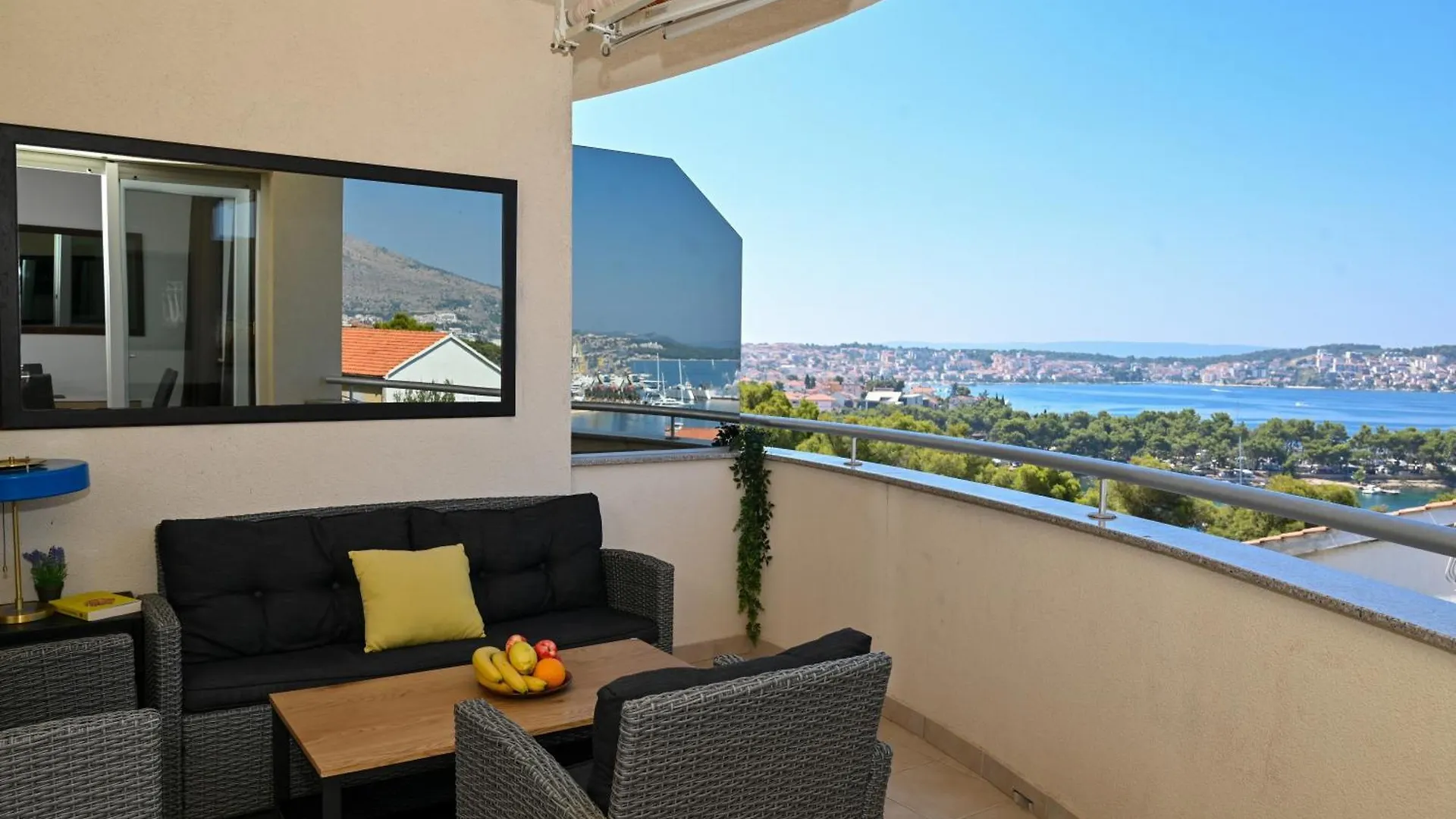 Sunny Place With Sea View Apartman