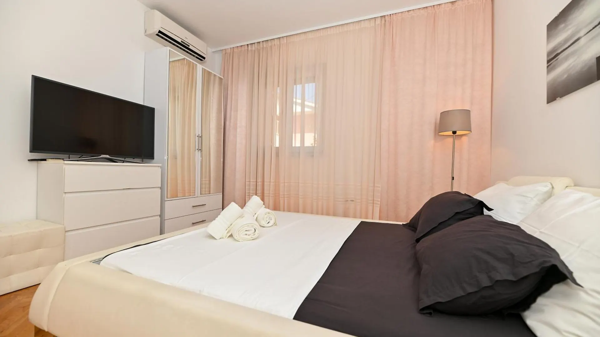 Sunny Place With Sea View Apartman