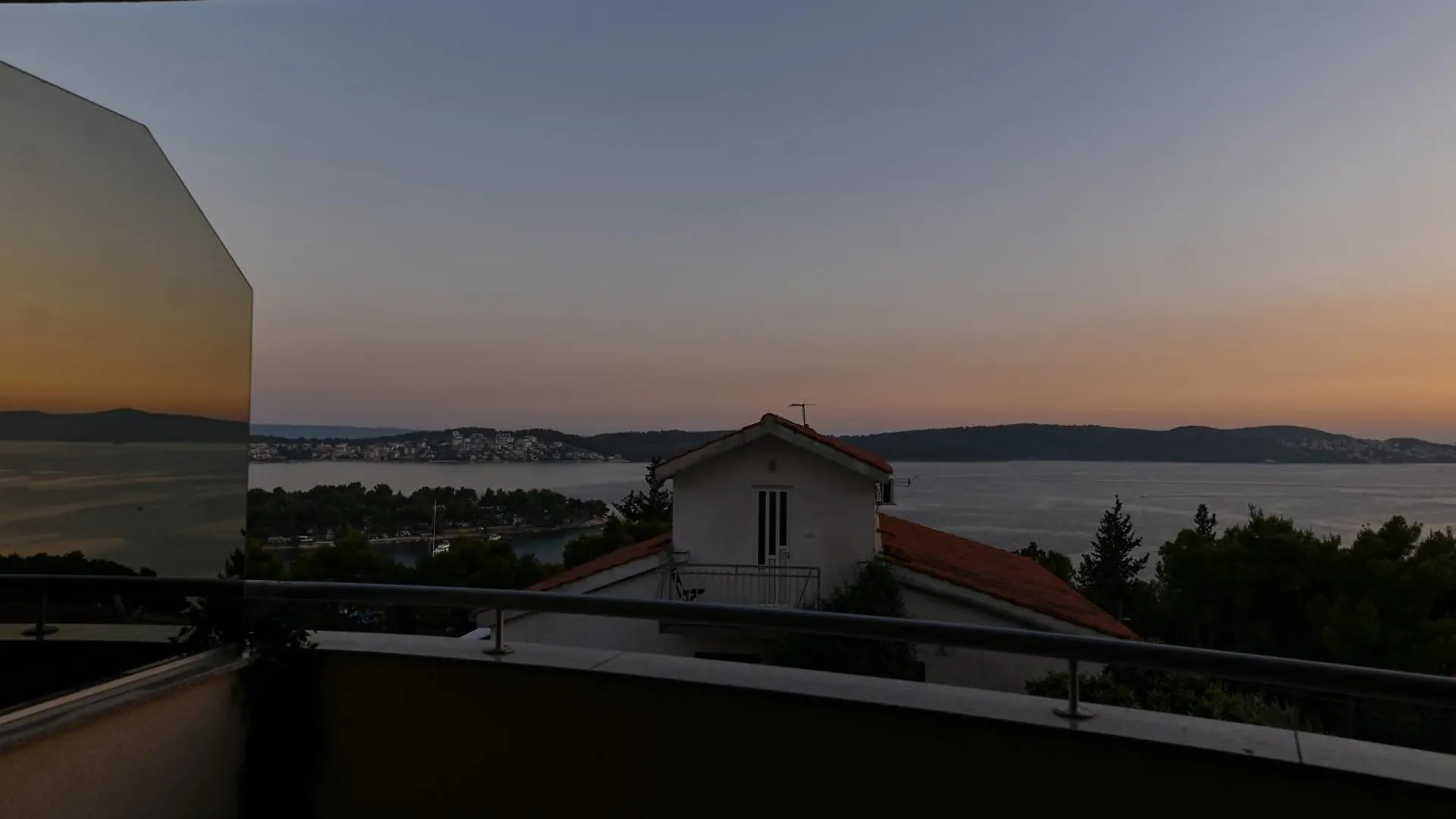 Sunny Place With Sea View Trogir Apartment